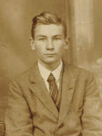 Pasfoto op jonge leeftijd