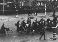 Beeld van een razzia in Rotterdam